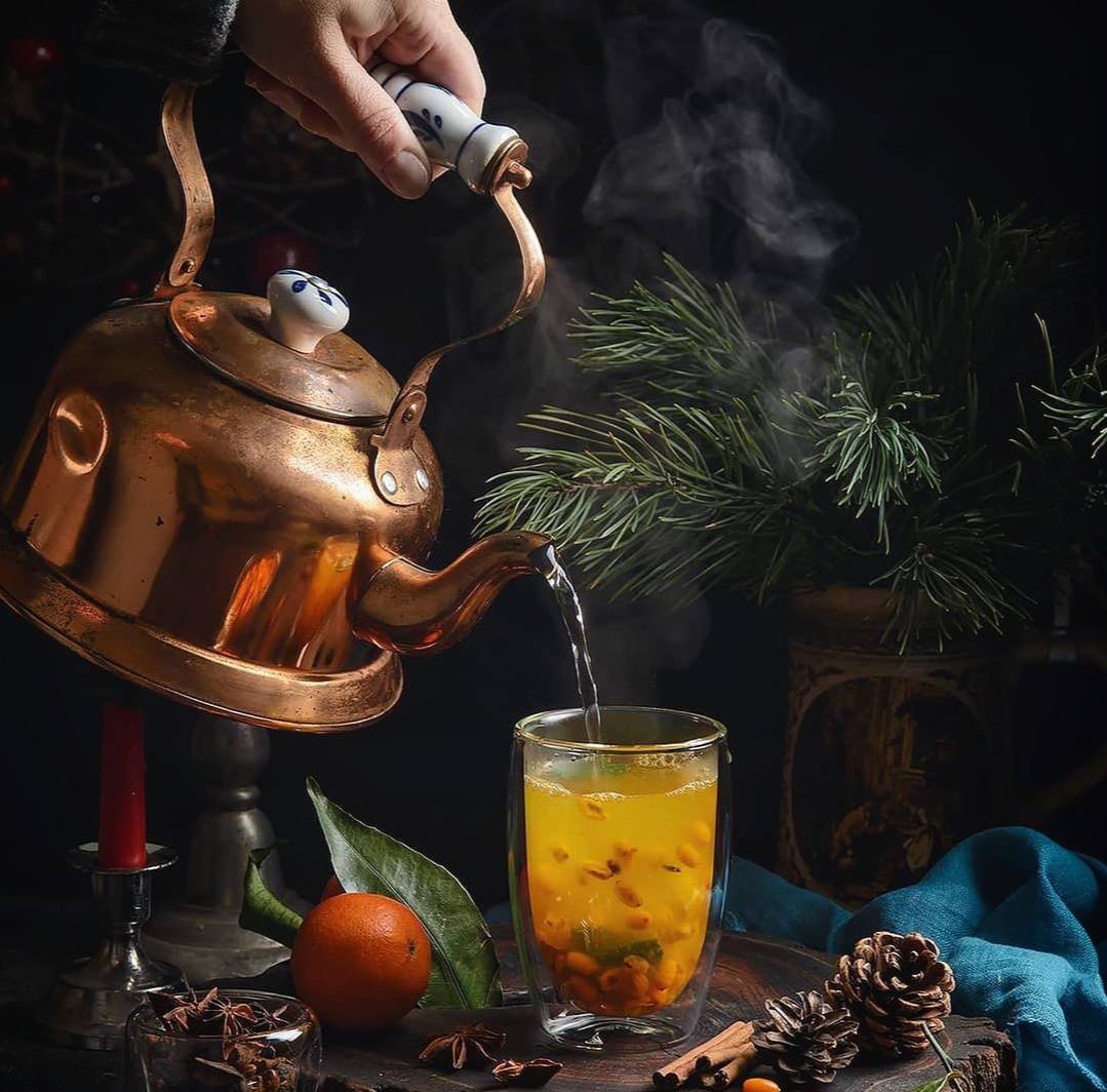 Чаепитие обладает редким достоинством: вносить в наше абсурдное существование частицу спокойной...