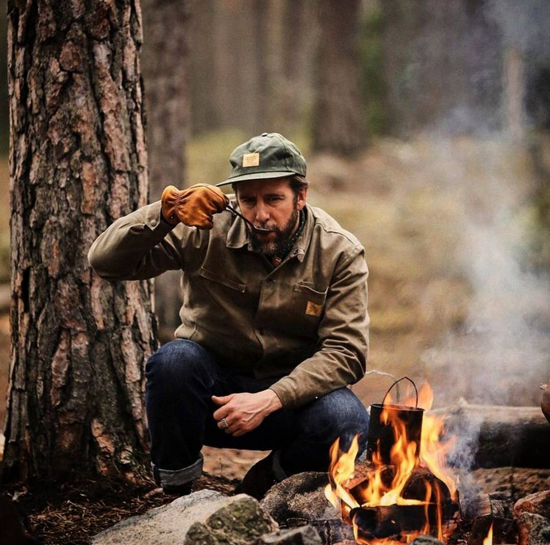 Ужасно я люблю пить и есть в лесу, на воздухе, на солнце... Чувствуешь себя бродягой свободной...