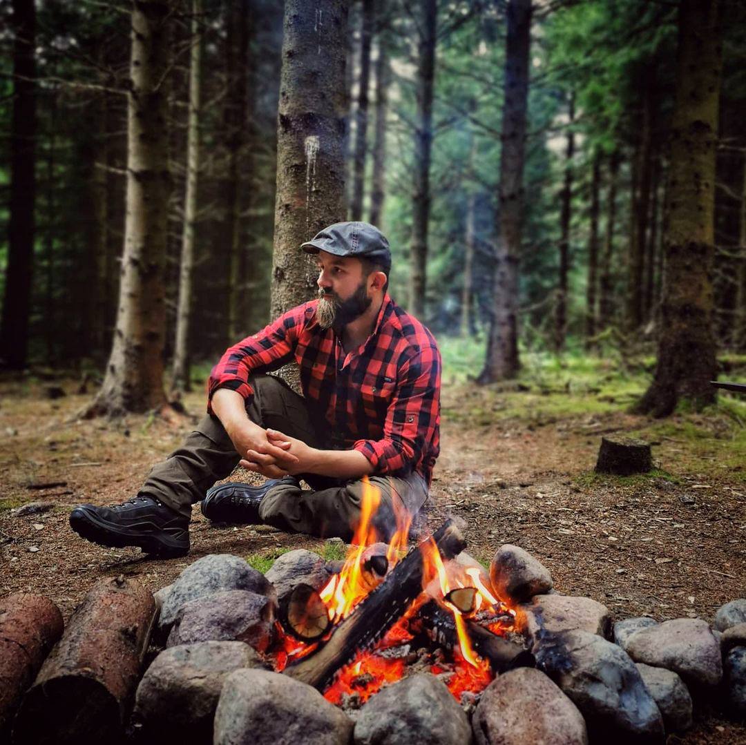 Вам не пьесы смотреть, а смотреть бы почаще на самих себя
