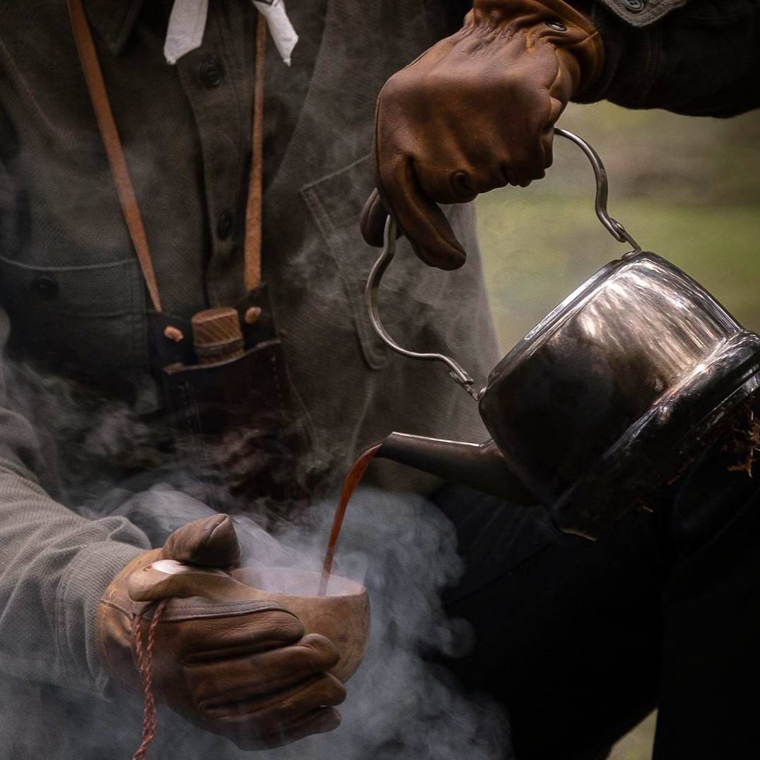 Я убеждён, что одна чашка крепкого чая лучше двадцати чашек слабого.