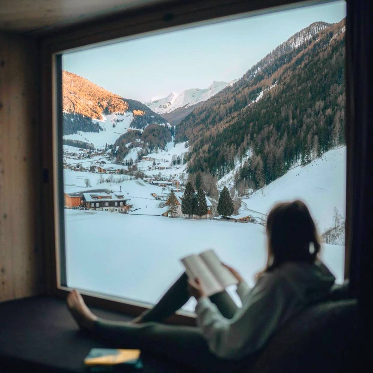 Ничего не может быть приятнее, как жить в уединении, наслаждаться зрелищем природы и почитать...