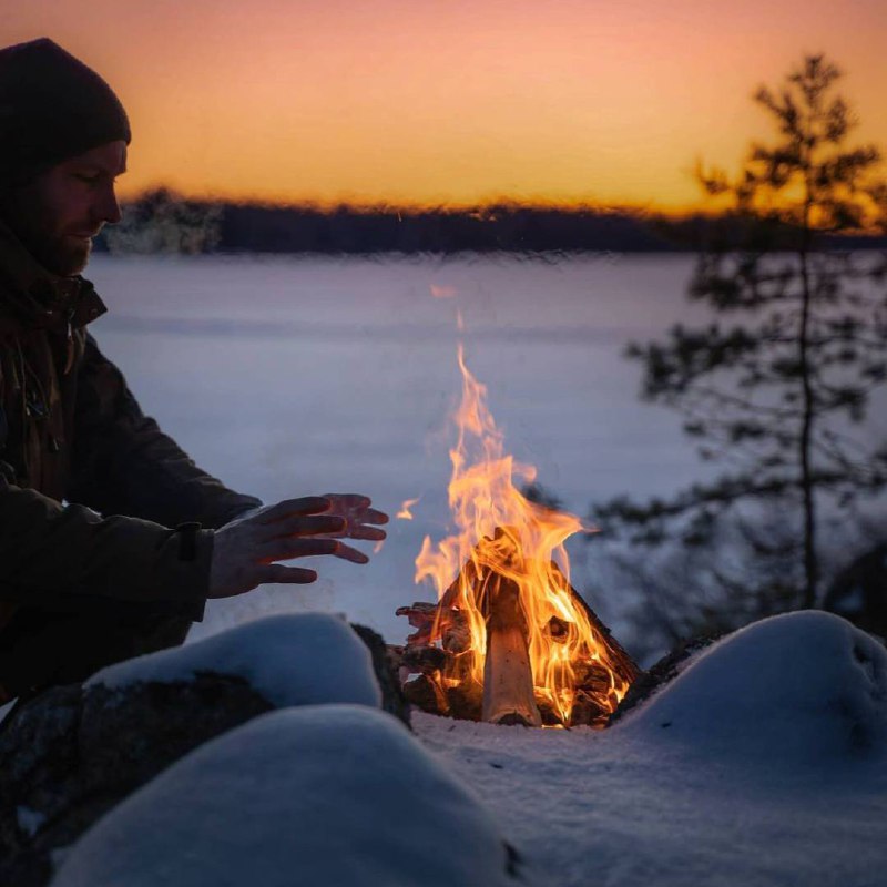 Огонь электрокамина мил тому, кто не грелся у костра.