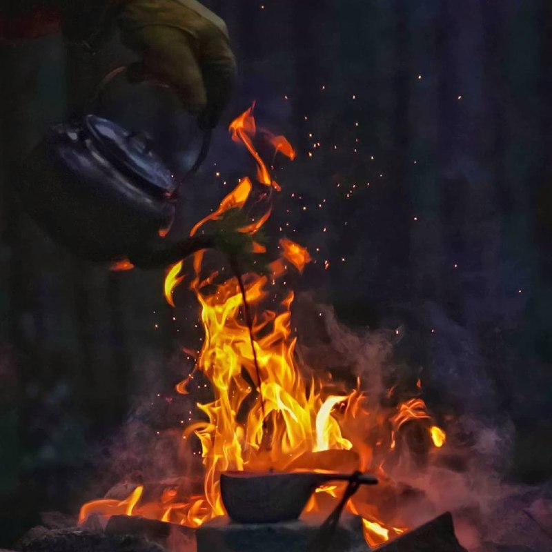 Ничто сильней не будоражит воспоминания, чем запах и пламя.