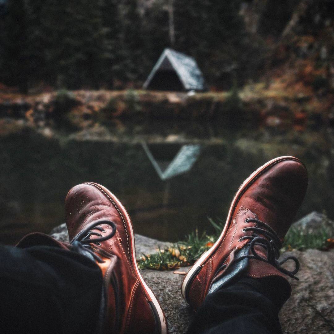 Порой мне кажется, что тишина и одиночество — это единственные настоящие сокровища в этом мире.