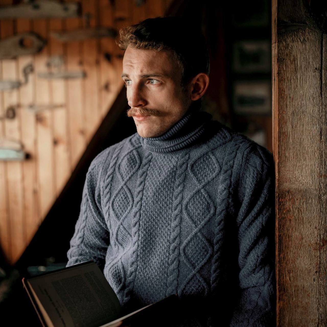 Обыкновенный человек ждет хорошего или дурного извне, а мыслящий — от самого себя.