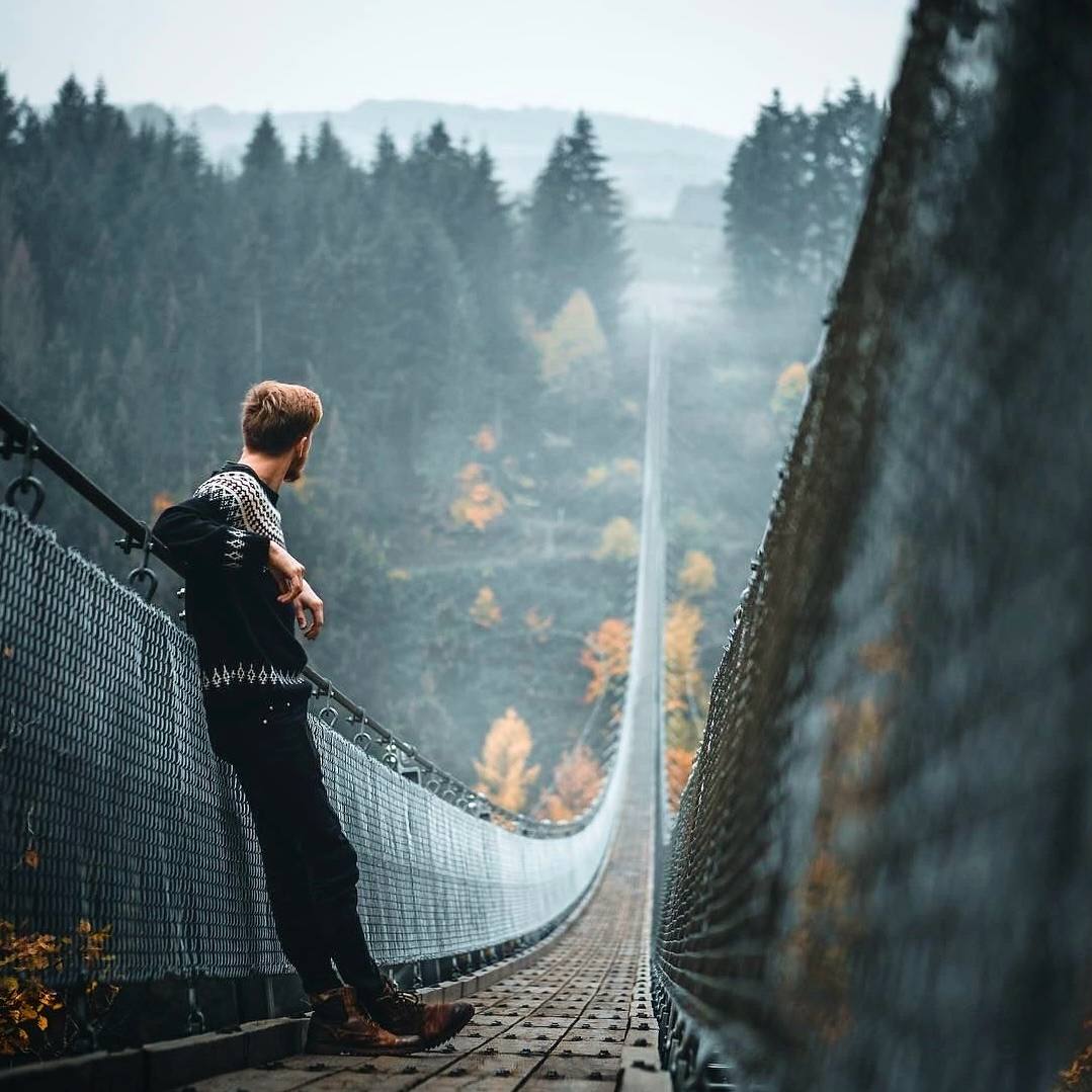 Впереди пустынный сентябрьский день