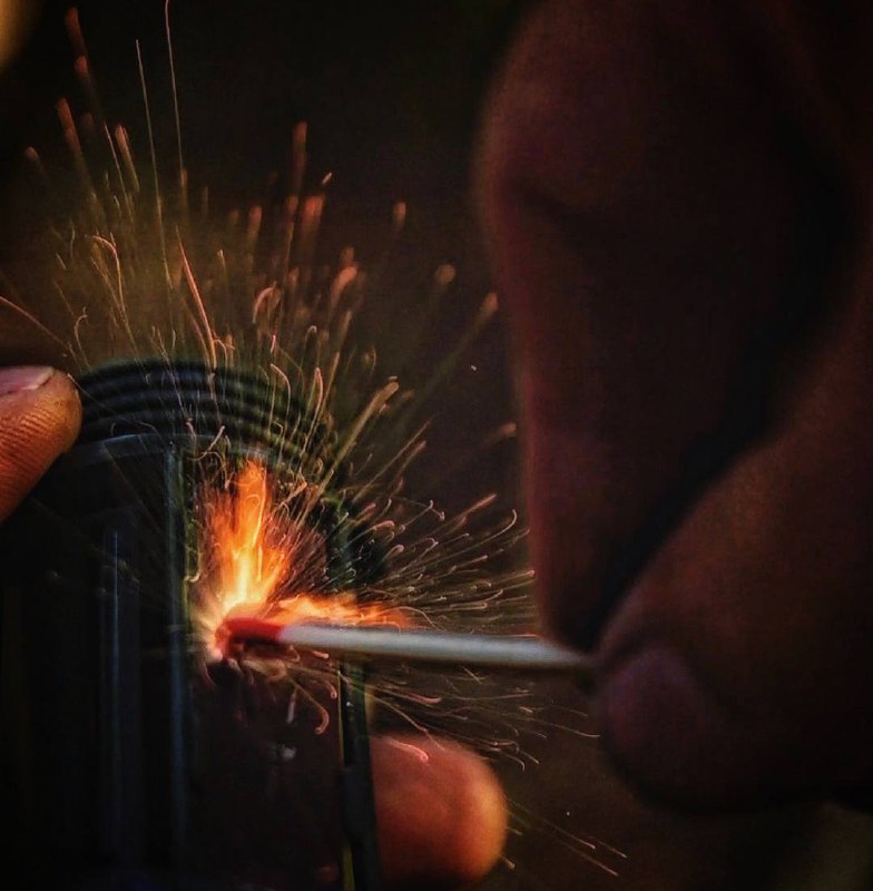 Человеческая жизнь похожа на коробку спичек. Обращаться с ней серьёзно — смешно