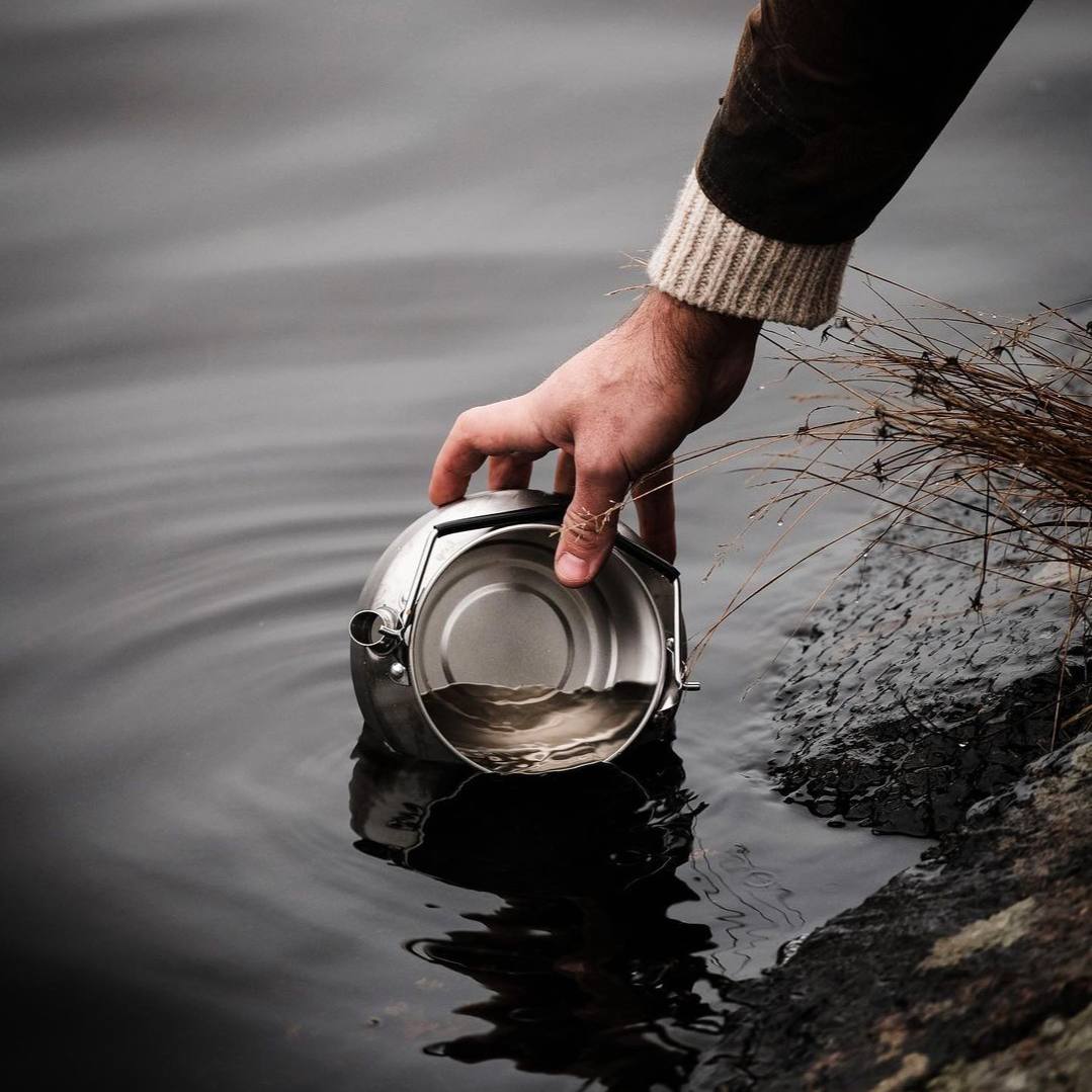 Вода, у тебя нет ни вкуса, ни цвета, ни запаха, тебя невозможно описать, тобой наслаждаются, не...