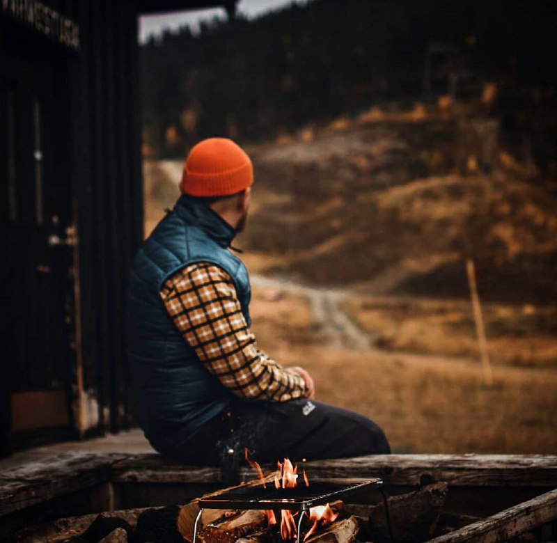 С годами устаёшь от веры в человеческие достижения, и так мало-помалу все мы делаемся до известной...