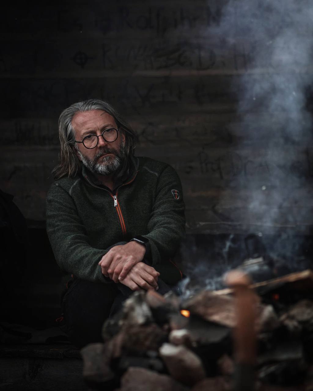 Люди мыслят стадом. Стадом же они сходят с ума, а в сознание приходят медленно и по одиночке.