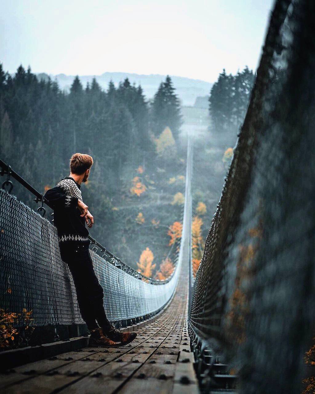 Временами, особенно осенью, он вдруг начинал грустить о каких-то диких краях, и странные видения...